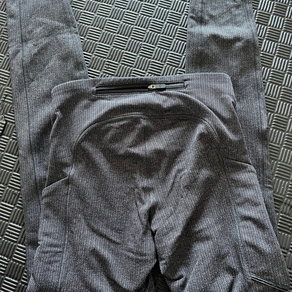 Lululemon Leggings with zipper + pockets